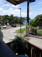 Le Cafe De Paris outside